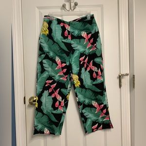 TOMMY BAHAMA Pants Size 8 Capri Crop Hawaiian 100% Silk Black Aloha Tropical